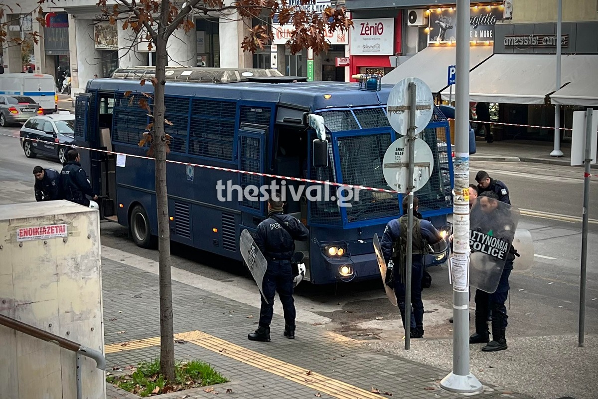 Η ώρα της απολογίας για τον αστυνομικό που πυροβόλησε τον 16χρονο Ρομά – «Περιμένουμε να αφεθεί ελεύθερος»