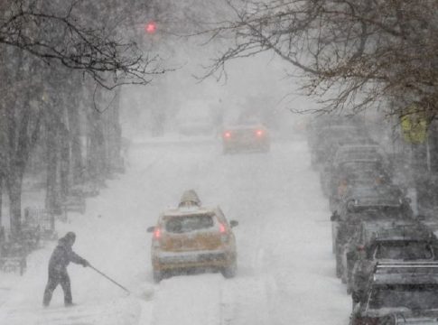 Βόρεια Αμερική: Δώδεκα νεκροί, εκατομμύρια πολίτες χωρίς ρεύμα, ακυρώσεις πτήσεων από τον κυκλώνα-βόμβα