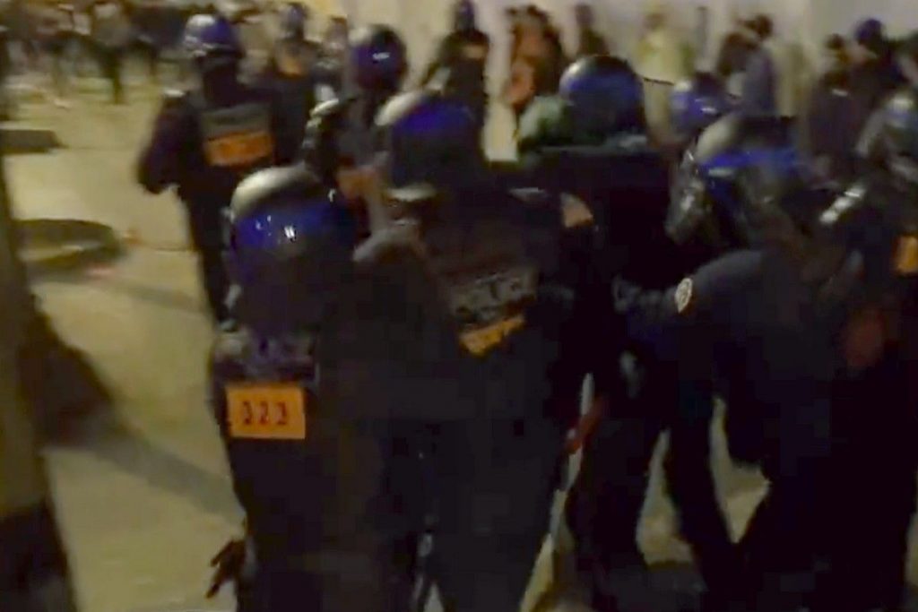 Επεισόδια Γαλλία: Ανάμεσα στους συλληφθέντες αρχηγός ακροδεξιάς οργάνωσης και άλλα γνωστά στις αρχές μέλη