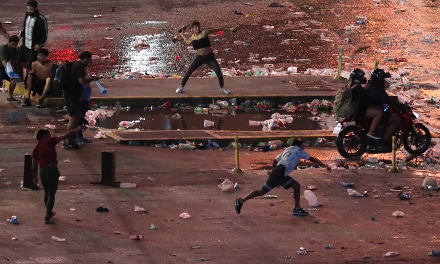 Χαμός στο Μπουένος Άιρες μετά την παρέλαση: Συγκρούσεις, πυροβολισμοί, τραυματισμοί και συλλήψεις! (pics, vids)