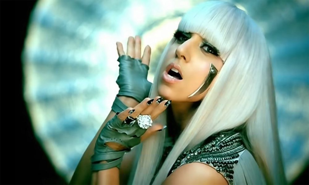 «Π@δ@ το πρόσωπο της» – Οι απίστευτοι στίχοι σε τραγούδι της Lady Gaga που κανείς δεν είχε παρατηρήσει (vid)