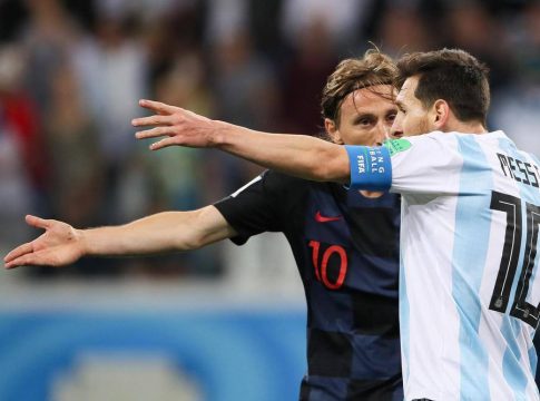 Ο Μέσι, ο Μόντριτς και όταν κάποιος σε προσέχει από ψηλά…