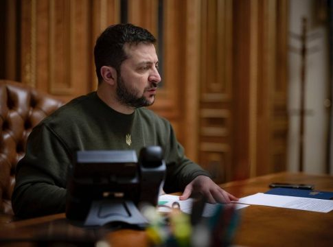 Ουκρανία: Νέα διάσκεψη για τη στήριξή της την Τρίτη – Επικοινωνία Ζελένσκι με Μακρόν