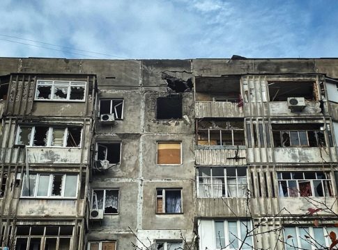 Πόλεμος: Βομβαρδισμοί και αλληλοκατηγορίες από τις ρωσικές και ουκρανικές δυνάμεις