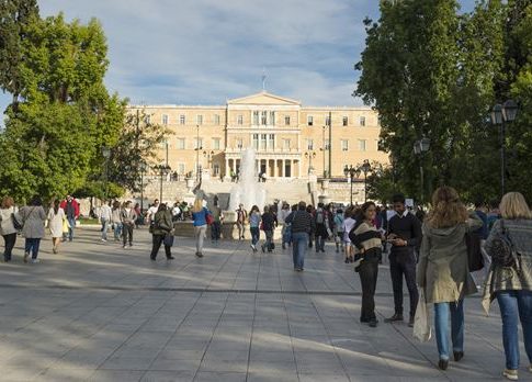 Βγήκαν μαχαίρια στην Πλατεία Συντάγματος – Συμπλοκή ανήλικων κοριτσιών
