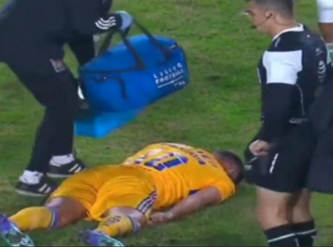 Σοκαριστικό περιστατικό: Ο Ζινιάκ λιποθύμησε στο γήπεδο, έκανε εμετό και μεταφέρθηκε στο νοσοκομείο (vid)