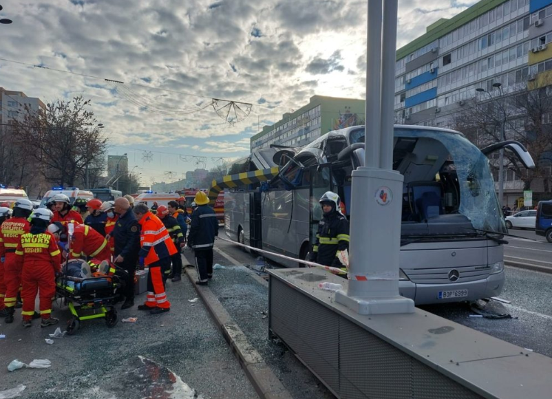 Τραγωδία στη Ρουμανία: Συγκλονίζουν οι μαρτυρίες των Ελλήνων επιβατών του μοιραίου λεωφορείου (vids, pics)