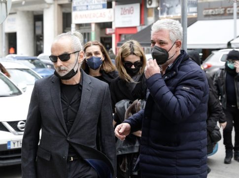 Δίκη Άλκη: Συγκλονίζει η μητέρα του – «Κοιτάξτε με, σηκώστε το κεφάλι!» είπε στους 12 κατηγορούμενους
