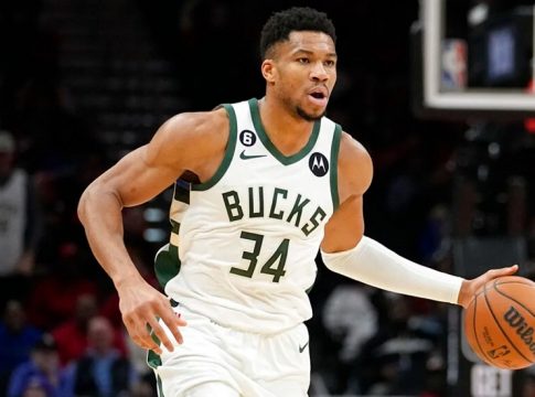 Τρίτη σε πωλήσεις στο ΝΒΑ η φανέλα του Αντετοκούνμπο (pic)