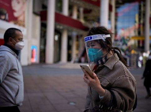 Κορωνοϊός: Απαραίτητη η γονιδιακή επιτήρηση του ιού, όχι οι έλεγχοι στους ταξιδιώτες από την Κίνα