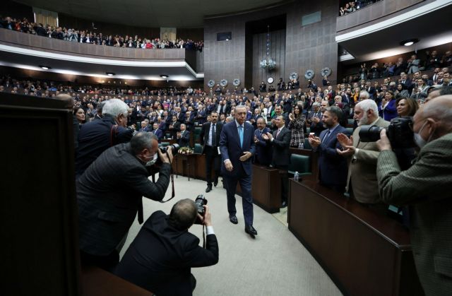 Συνεχίζει το προεκλογικό παζάρι ο Ερντογάν και ανοίγει νέα μέτωπα – Γιατί συγκαλεί εκτάκτως το Συμβούλιο Ασφαλείας