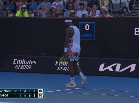 Απρόοπτο στο Australian Open: Μεγάλο μπαλάκι έσκασε και προκάλεσε στιγμιαίο πανικό (vid)