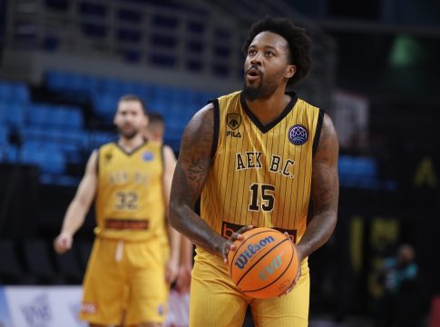 «Πέταξε» για την Προύσα με ΜακΓκριφ και Μάιλς η ΑΕΚ