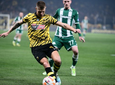 Έφτασε τις 100 συμμετοχές με την ΑΕΚ ο Σιμάνσκι (Pic)