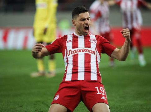 Ολυμπιακός: Η «έκρηξη» χαράς στο γκολ του Μασούρα και οι πανηγυρισμοί ομάδας και κόσμου στο φινάλε (vid)