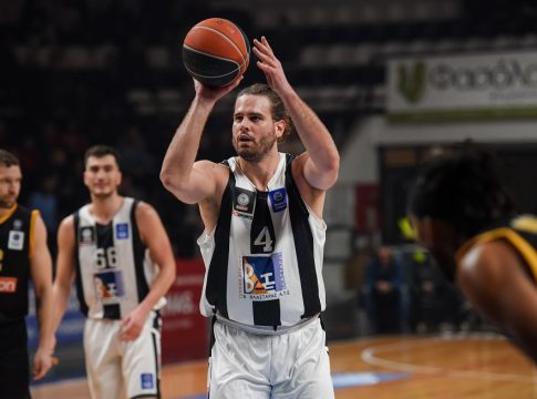 «Αρπάχτηκαν» Μπόγρης και Ξανθόπουλος στο τέλος του αγώνα (vid)