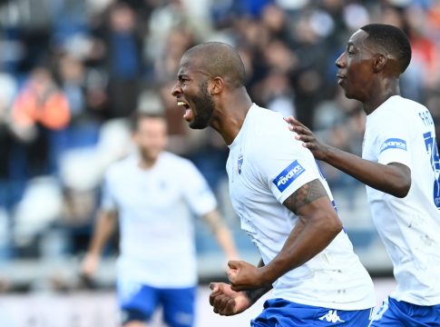 Γκολάρα από τον Σεμπά, 1-0 ο Ιωνικός την ΑΕΚ (vid)