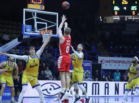 Περιστέρι – Ολυμπιακός 86-87: Απίθανο buzzer beater του Γουόκαπ στο Περιστέρι