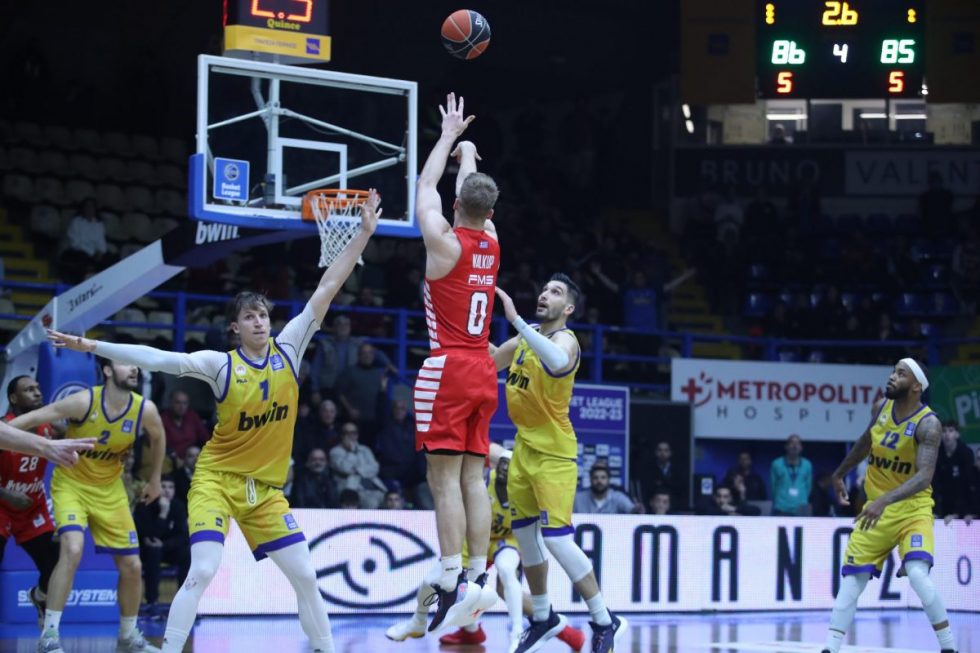 Περιστέρι – Ολυμπιακός 86-87: Απίθανο buzzer beater του Γουόκαπ στο Περιστέρι