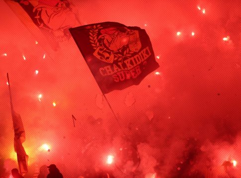 Καραπαπάς για το χυδαίο πανό: «Δεν μπορούν να αφαιρέσουν αυτή την αηδία. Ή δε θέλουν»
