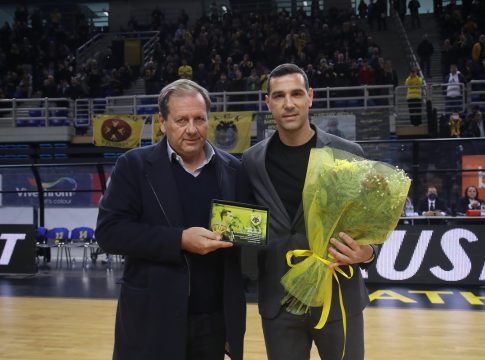 Η ΑΕΚ τίμησε τον Ζήση για την προσφορά του στην ομάδα (pics & vid)