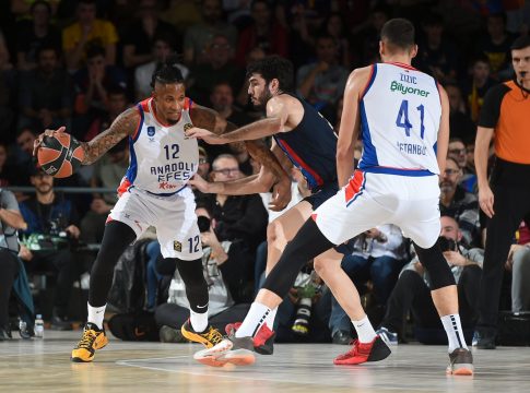 Μπαρτσελόνα – Αναντολού Εφές 75-80: Μεγάλο διπλό των Τούρκων στη Βαρκελώνη