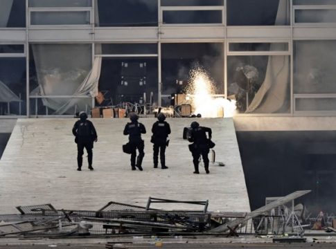 Με τον Λούλα ενάντια στους φασίστες οπαδούς του Μπολσονάρο