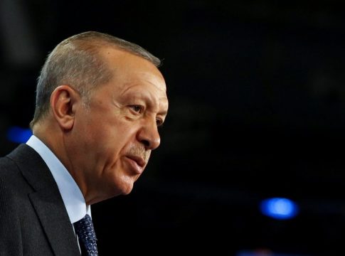 Ερντογάν: Αυξάνονται οι μισθοί στο Δημόσιο κατά 25%