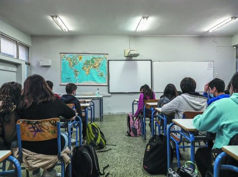 Ζέττα Μακρή: Δεν εξετάζονται πρόσθετα μέτρα στα σχολεία λόγω της «τριδημίας»