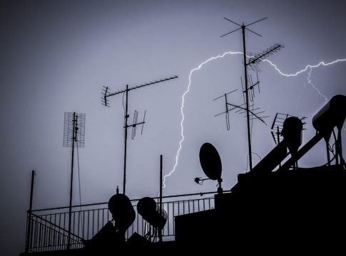 Έκτακτο δελτίο επιδείνωσης του καιρού – Πού και πότε θα χτυπήσουν καταιγίδες και κεραυνοί