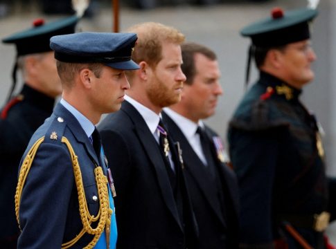 Πρίγκιπας Χάρι: Ο Κάρολος δεν ήθελε τη Μέγκαν Μαρκλ όταν πέθαινε η Ελισάβετ