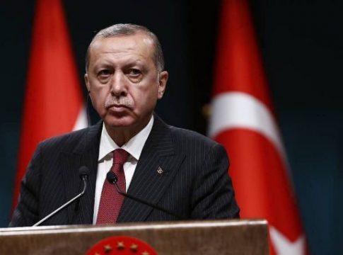 Ερντογάν: «Αφήνουν πρόσφυγες να πεθάνουν στη θάλασσα» – Ποιες είναι οι χώρες «καταφύγια προδοτών»