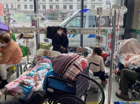 Κίνα: Πάνω από 7 εκατ. κρούσματα την ημέρα στο αποκορύφωμα της επιδημίας Covid-19