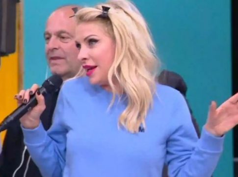 Ελένη Μενεγάκη: Εισέβαλε στην εκπομπή της Δανάης Μπάρκα και τους άφησε όλους άφωνους (vid)