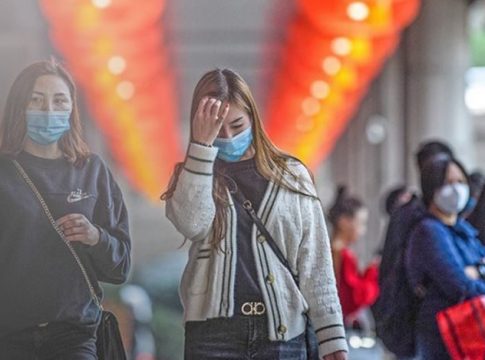 «Η νέα υποπαραλλαγή του κορωνοϊού είναι 20% πιο μεταδοτική» – Ποια εμβόλια την καταπολεμούν