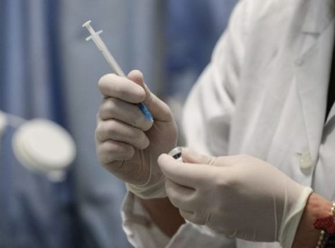 Μαγιορκίνης: Οι πολίτες να κάνουν το εμβόλιο της γρίπης – Τα κρούσματα κορωνοϊού βρίσκονται σε ύφεση