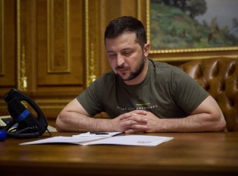 Ουκρανία: Η Ρωσία το μόνο που θέλει είναι να κερδίσει χρόνο, λέει ο Ζελένσκι για την εκεχειρία