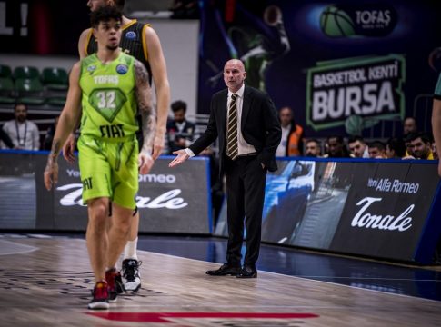 Καντζούρης: «Δείξαμε χαρακτήρα, συμπεριφερθήκαμε σαν μεγάλη ομάδα»