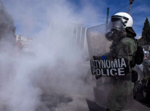 Επεισόδια με ακροδεξιούς στην πλατεία Συντάγματος