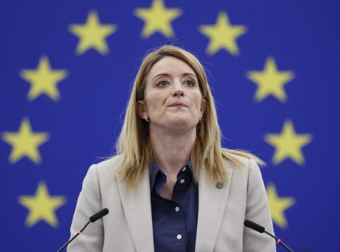 «Η κυρία του κρασιού»: Τα χρυσά δώρα στη Μέτσολα και το «βακχικό» συμπόσιο στη Βουργουνδία
