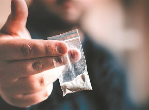 Αστυνομικές «μίζες» σε φορτία κοκαΐνης