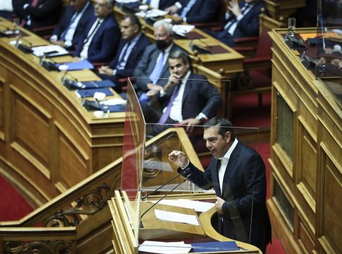 «Φωτιά» στο πολιτικό σκηνικό για τις υποκλοπές – Ένα βήμα πριν την πρόταση μομφής ο Αλέξης Τσίπρας