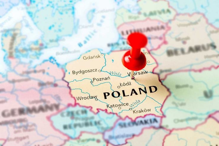 Σε δύο στρατόπεδα ΝΑΤΟ και ΕΕ – Η στρατηγική της Πολωνίας κόντρα στην Ρωσία