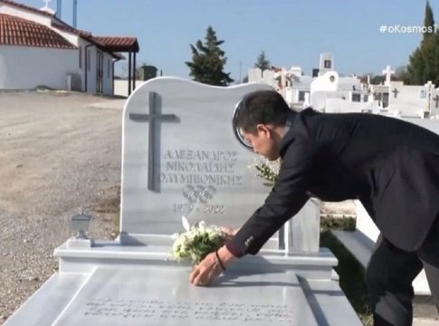 Ο «χρυσός» Ολυμπιονίκης της Αθήνας, Μουν Νταε Σουνγκ, επισκέφθηκε τον τάφο του Α. Νικολαΐδη (vid)