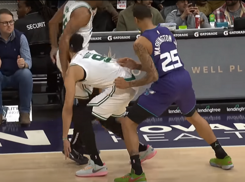 O τρομακτικός τραυματισμός του Ντέρικ Γουάιτ από συμπαίκτη του (vid)