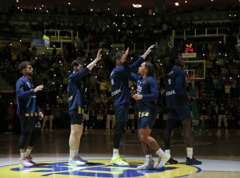 Η Φενέρμπαχτσε ανακοίνωσε sold out για το ματς με τον Ολυμπιακό