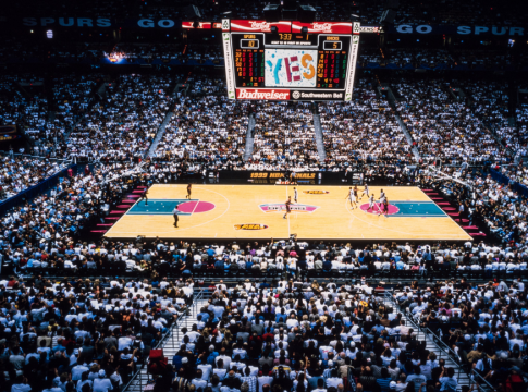 Έτοιμοι να καταρρίψουν μυθικό ρεκόρ οι Σπερς