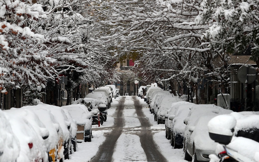 Χιόνια στην Αθήνα: Πότε θα πέσουν οι πρώτες νιφάδες και σε ποιες περιοχές θα το «στρώσει»