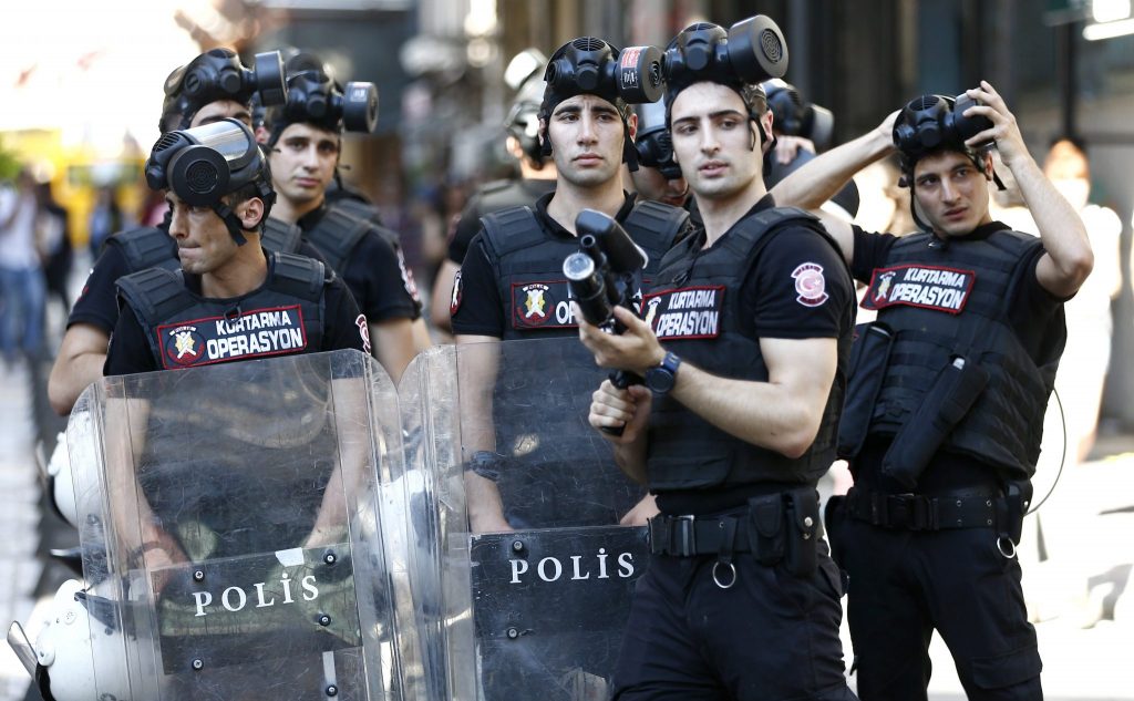 Πυρ και μανία οι Τούρκοι μετά το κλείσιμο των προξενείων – Το ΥΠΕΞ κάλεσε εννιά πρεσβευτές για εξηγήσεις