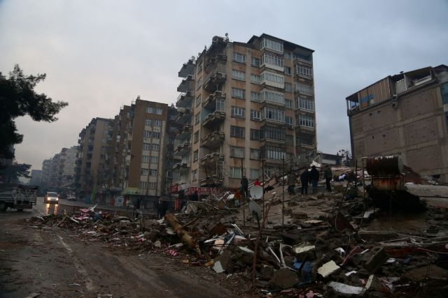 Τρομακτική εκτίμηση: «Μπορεί να ξεπεράσουν τους 25.000 οι νεκροί από τον σεισμό στην Τουρκία»